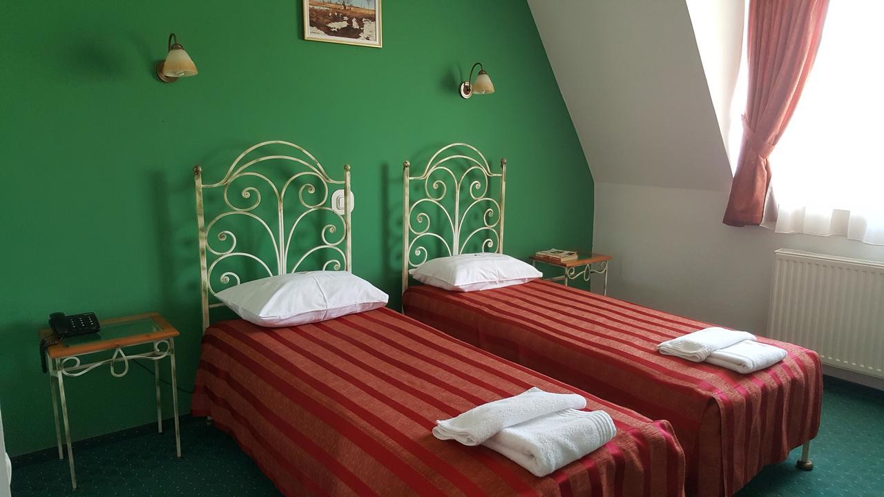 Hotel Melody Орадеа Екстериор снимка