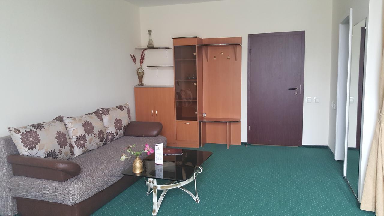 Hotel Melody Орадеа Екстериор снимка